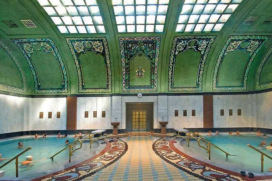 Tíz csoda Budapest történelmi fürdőiről