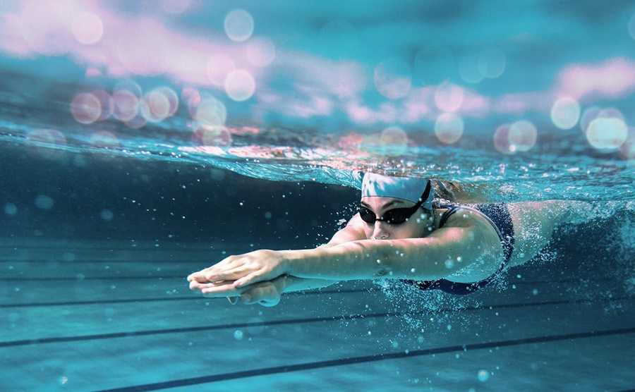 Úszás a medencében magas vérnyomás miatt. Magas vérnyomás