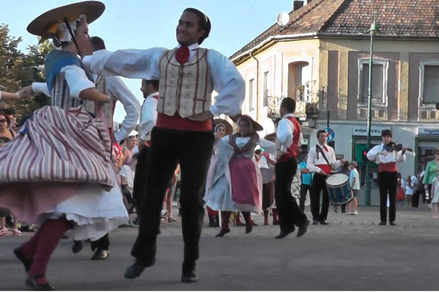 Folklórműsor a Büki Gyógyfürdőben