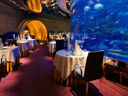 Lélegzetelállító képek víz alatti éttermekről
