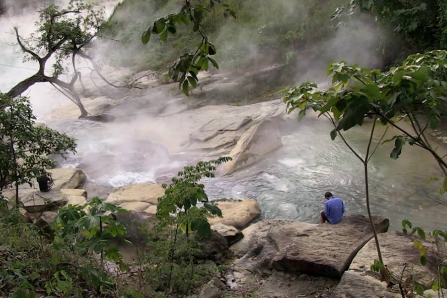 Természeti csoda: 100 fokos vizű folyóra bukkantak 