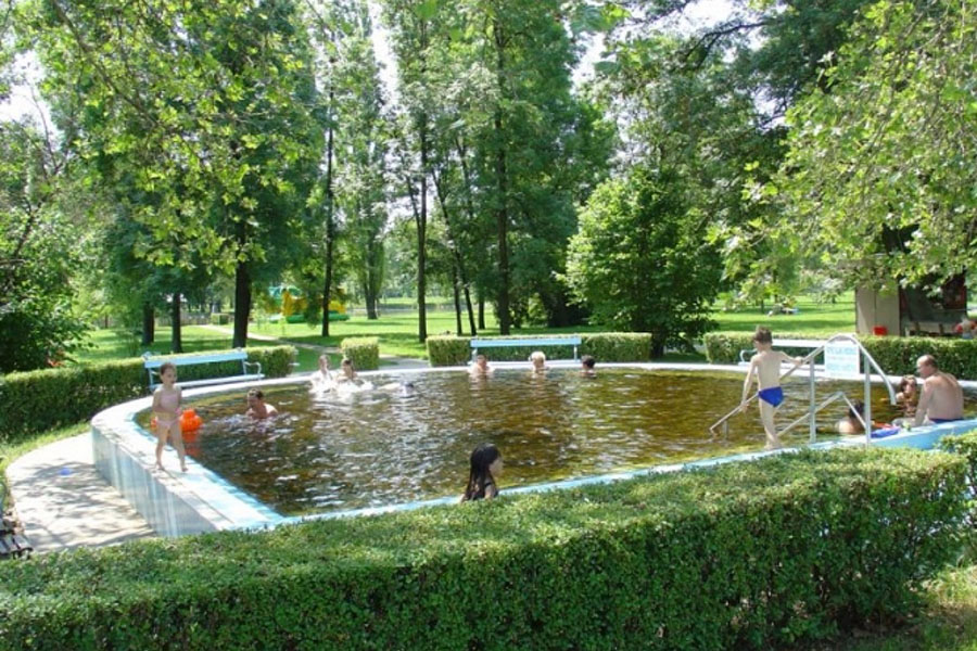 Hazai fürdők, ahol csodás, zöld parkokban pihenhetünk