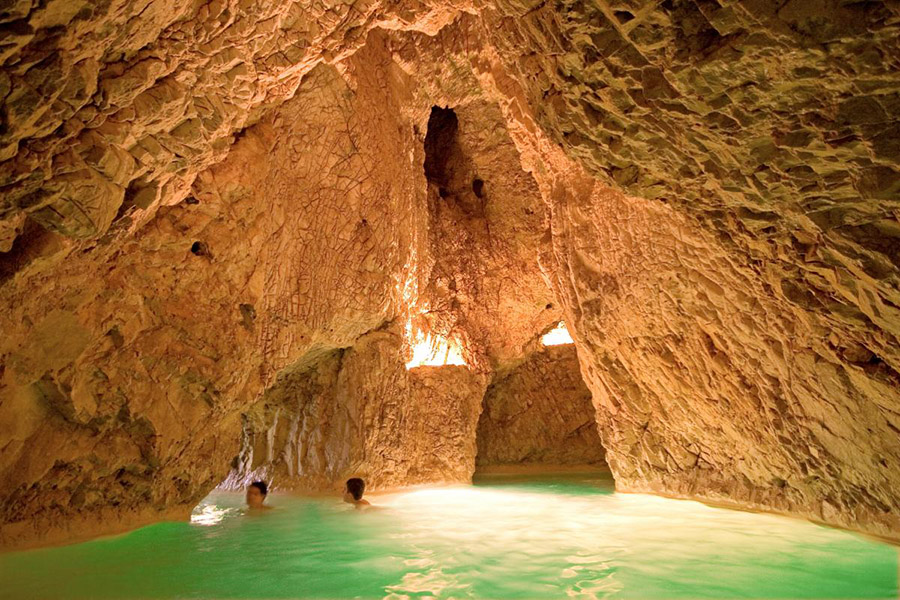 Európában egyedülálló barlangfürdő a Bükk lábainál