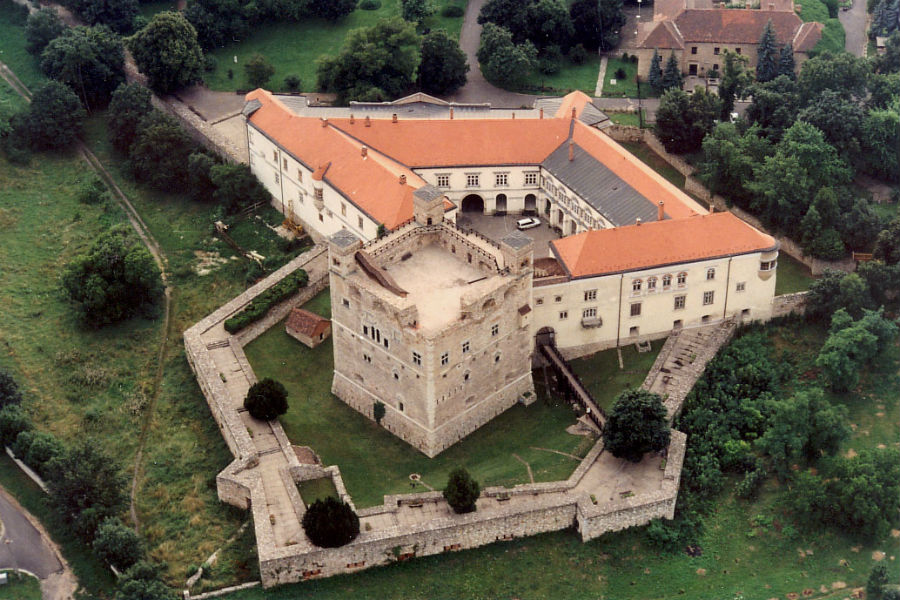 Fürdő utáni vártúra a keleti végeken – hat gyönyörű vár a Duna keleti oldaláról