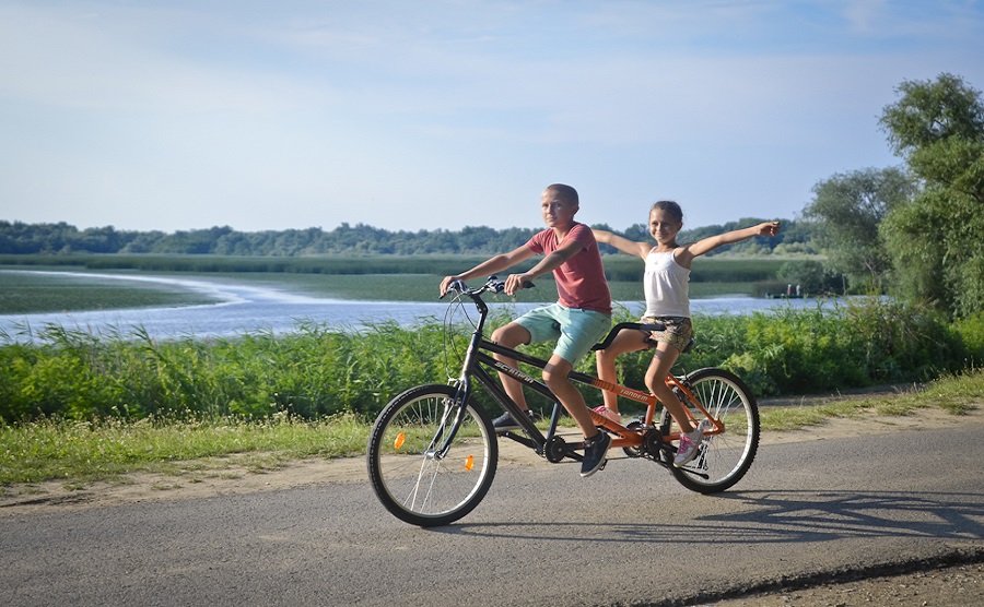 Körbetekerhető lesz a Tisza-tó