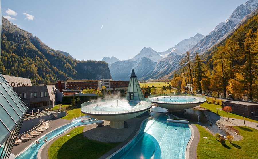 Meseszép hegyek között, különös tölcsérekben fürdőzhetünk Tirolban
