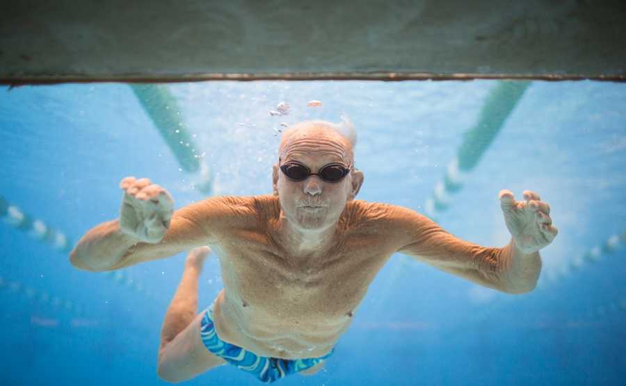 Miért fontos időskorban (is) úszni? 