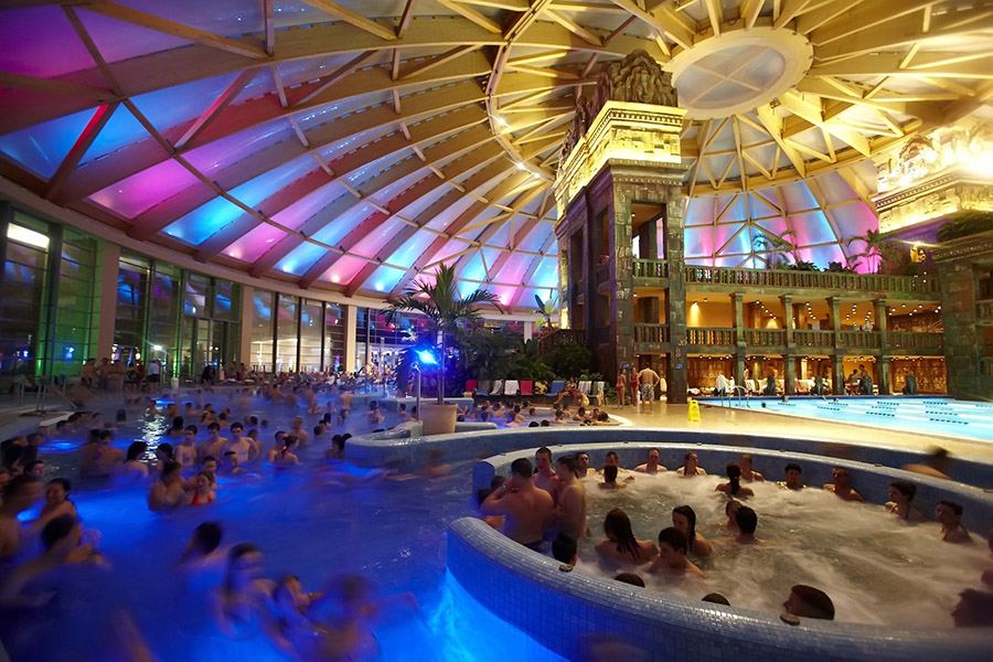 UV Pool Party - Aquaworld Budapest Splash Night
