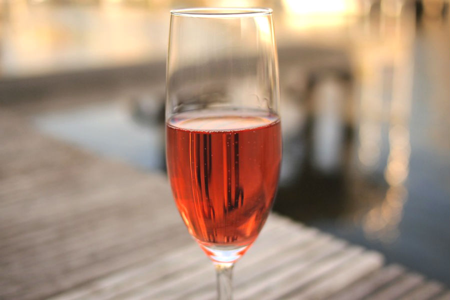 Központban a rosé - Völgykóstoló az Egri Termálfürdőben Központban a rosé - Völgykóstoló az Egri Termálfürdőben