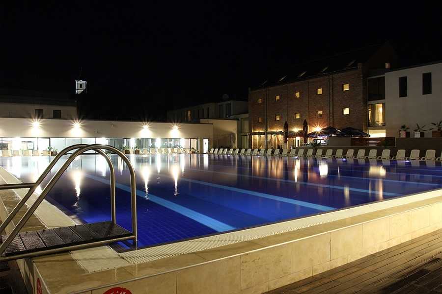 Valentin napi éjszakai fürdőzés Siklóson