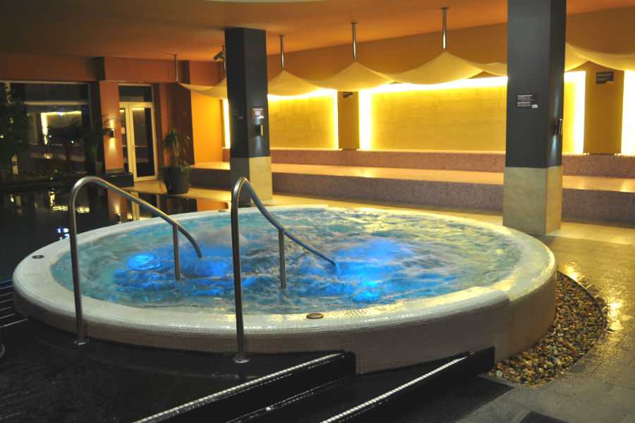 Valentine's Aqua Night a Napfényfürdő Aquapolisban Valentine's Aqua Night a Napfényfürdő Aquapolisban