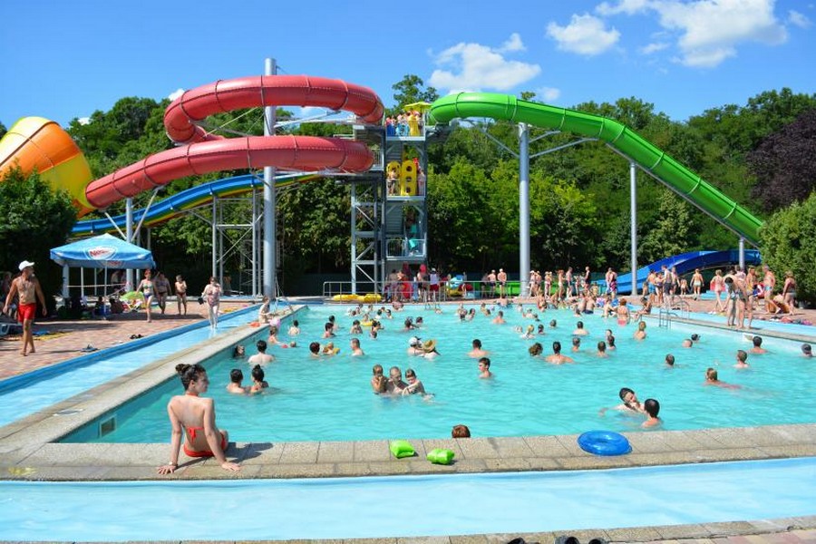 Óriási családbarát fürdő Komáromtól néhány kilométerre