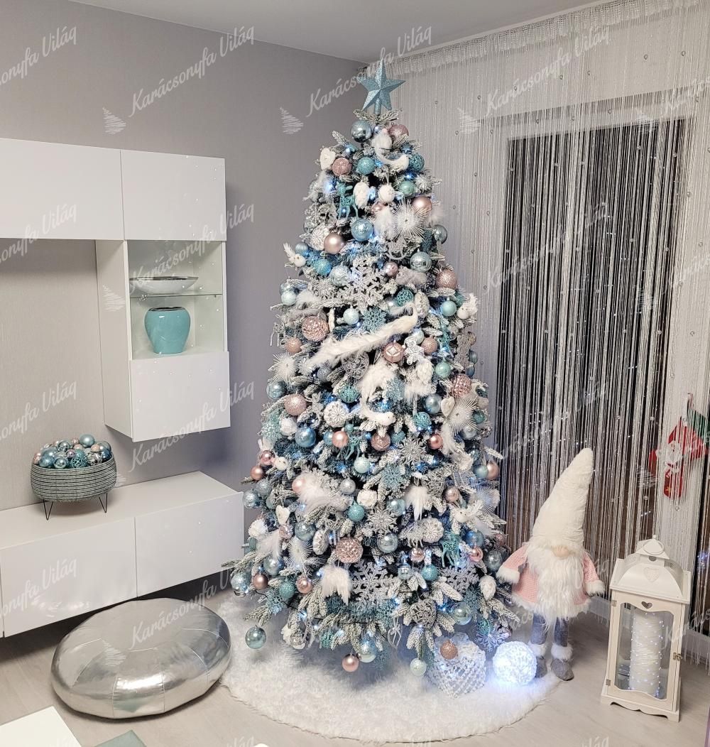 Szeretné feldíszíteni otthonát és szép karácsonyt átélni? Válasszon mű karácsonyfát és dekorációkat a karacsonyfavilag.hu oldalon