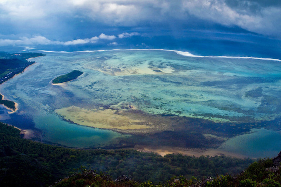 Valóság vagy illúzió? Csodálatos látvány a víz alatti vízesés Valóság vagy illúzió? Csodálatos látvány a víz alatti vízesés