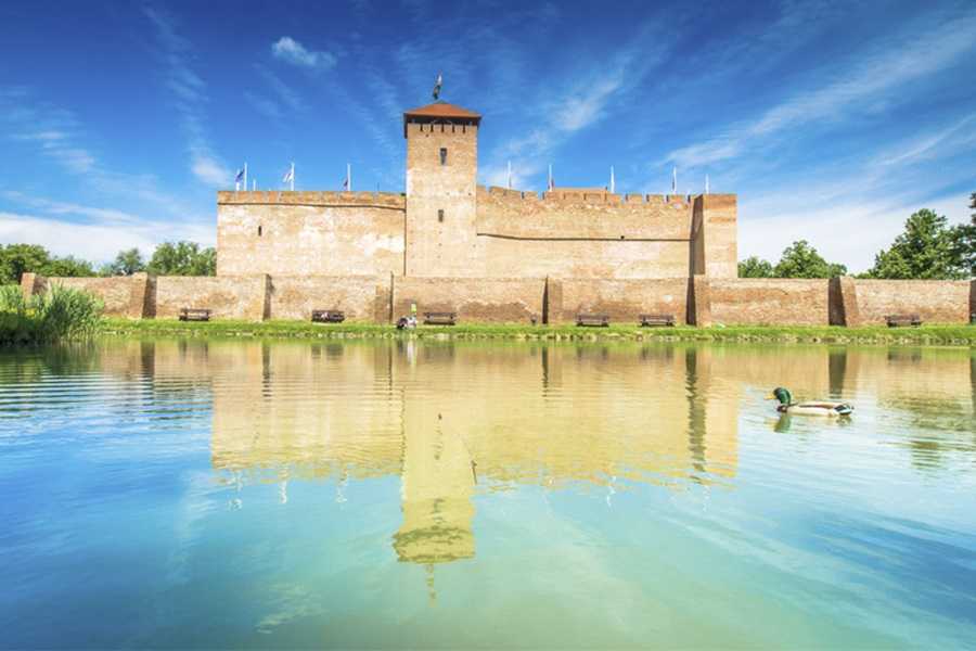 Az ország különleges várai és közeli fürdők