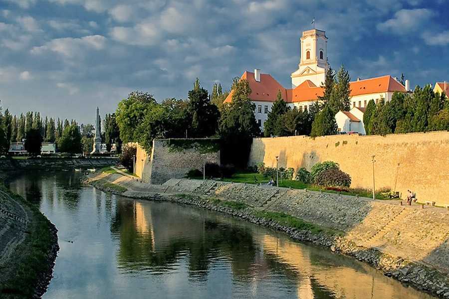 Kiránduljunk és csobbanjuk az Őrségtől a Fertő-tóig Kiránduljunk és csobbanjuk az Őrségtől a Fertő-tóig