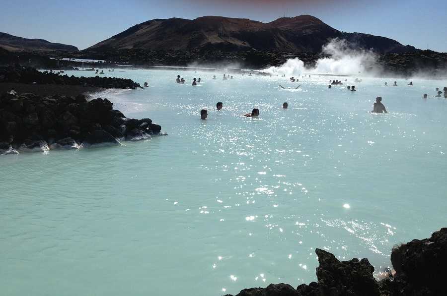 Türkizkék gyógyító víz a lávamező közepén - az izlandi Kék Lagúna