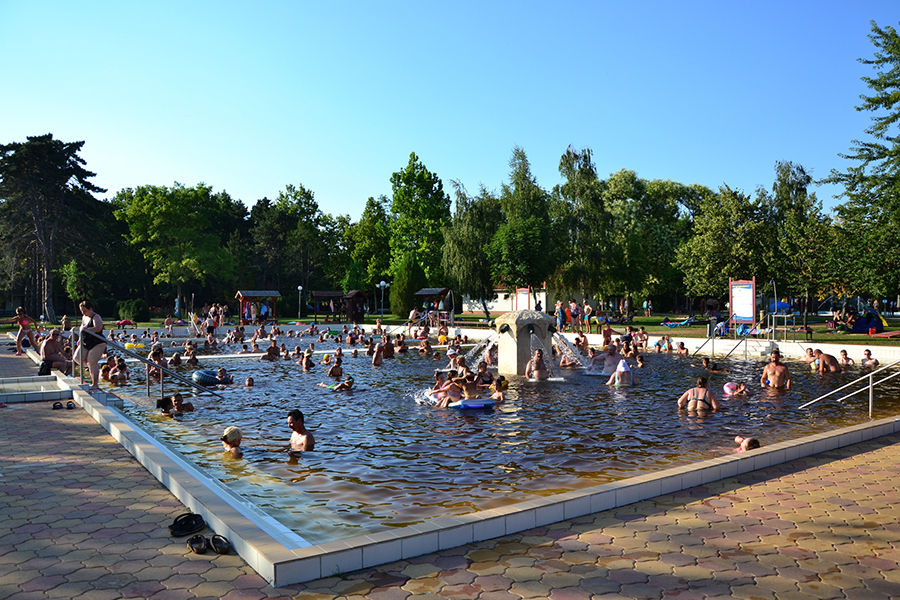 Hazai fürdők, ahol csodás, zöld parkokban pihenhetünk