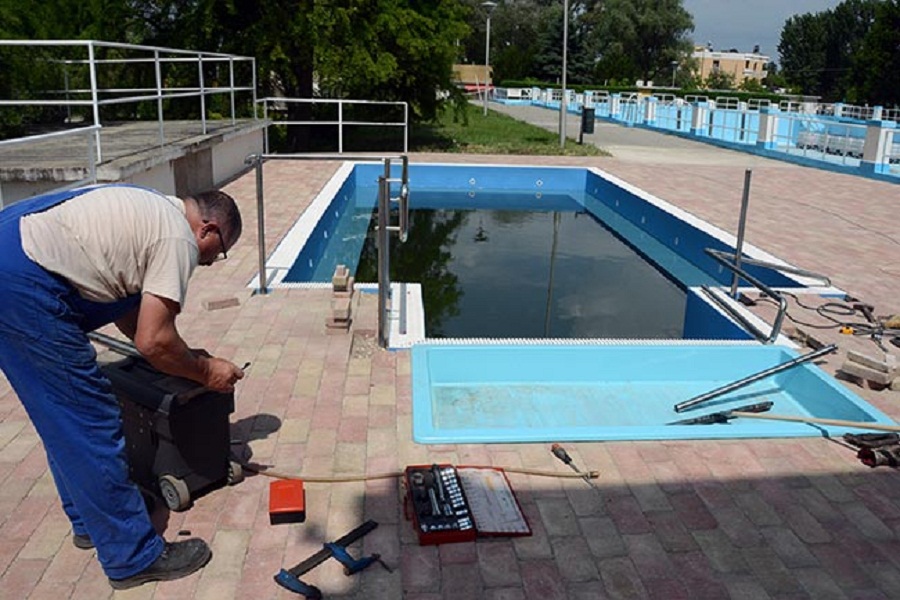 10 millióból szépül a kiskunhalasi fürdő