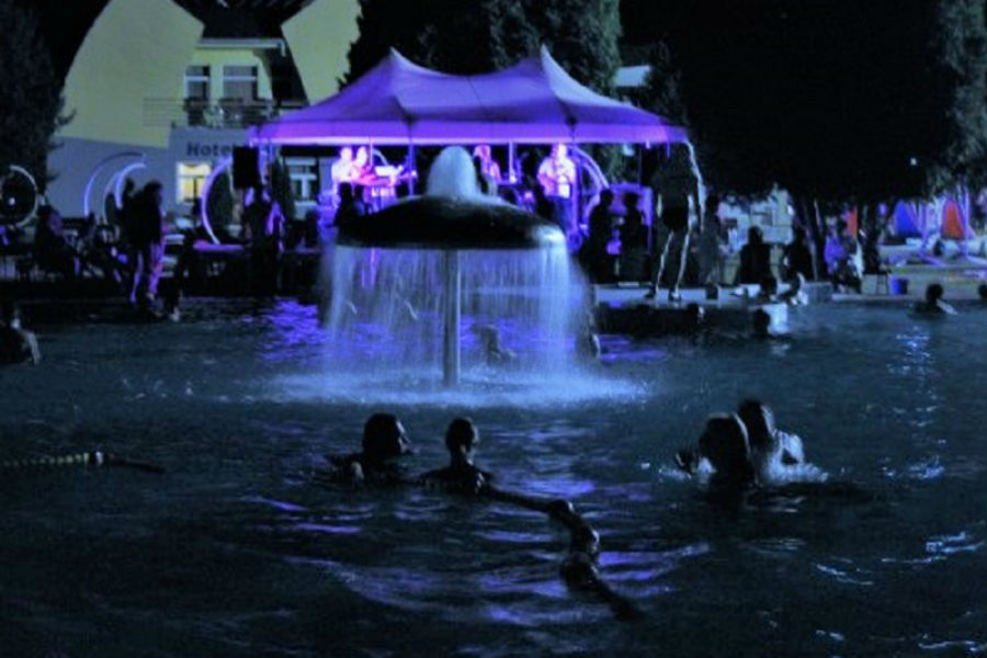 Hét fürdő, ahol az élet éjszaka sem áll meg