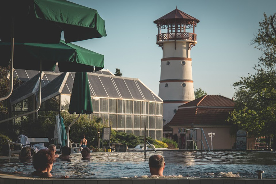 Alföld gyöngye: igazi élményparadicsom a csodás panorámájú fürdő