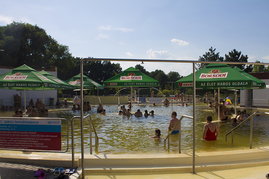 Hullámmedencével bővül a családok strandja  