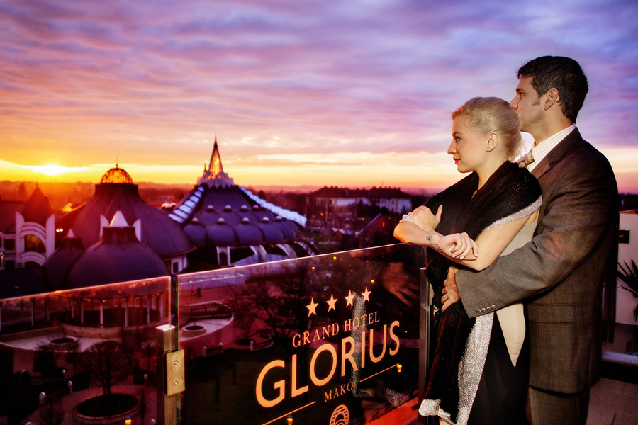 Kilátás a Grand Hotel Gloriusból a szomszédos Hagymatikumra