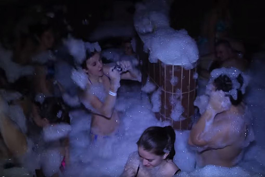 Fürdőruhás szilveszter – ezekben a fürdőkben lesz a legjobb buli az év végén