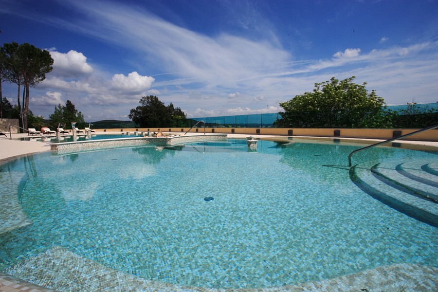 Csodatévő romantikus gyógyforrás Toszkána dombjai között