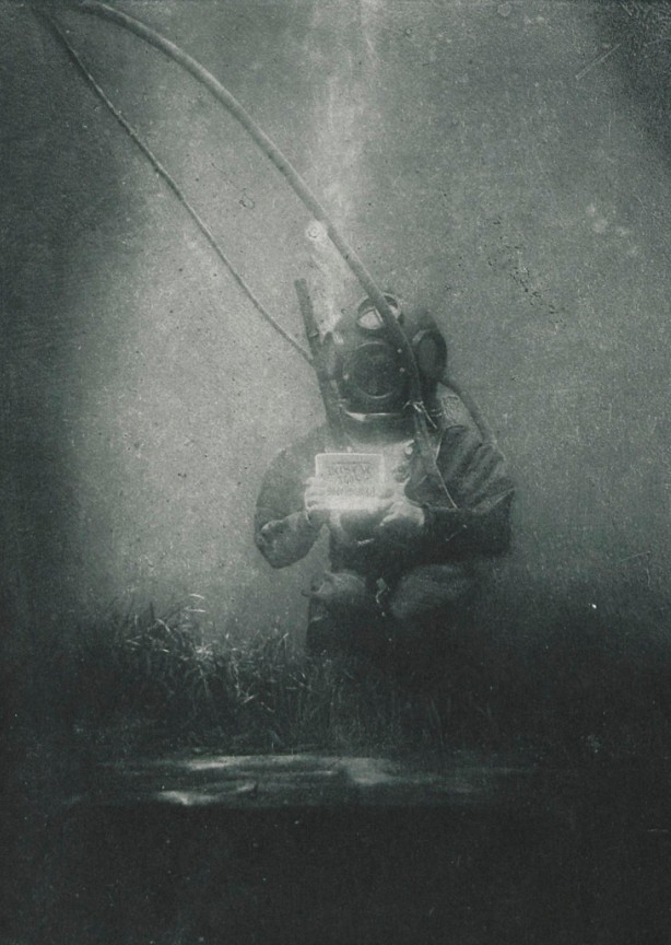 Egészen félelmetes a világ legelső víz alatti portréja