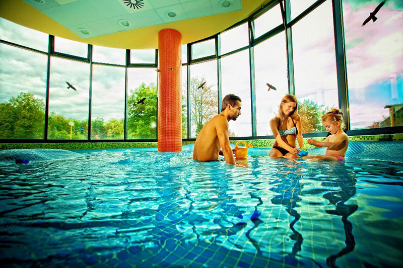 Gyermekprogramok a fürdőkben – felhőtlen nyár az egész családnak